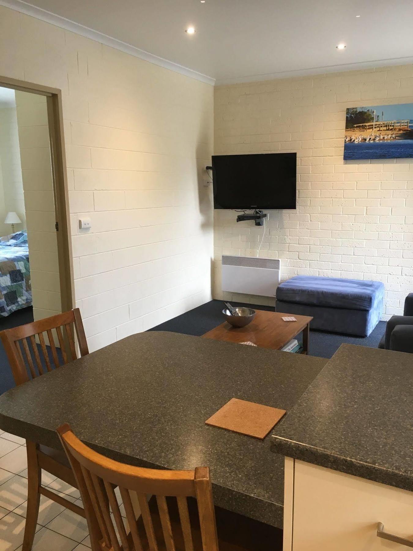 Allambi Holiday Apartments Lakes Entrance Exterior photo